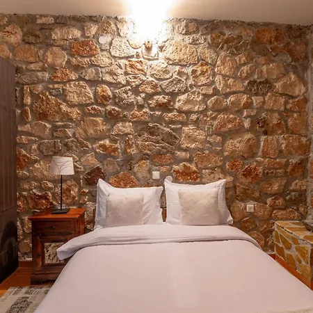 Maria Synikia Mesi Trikalon