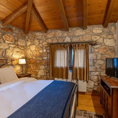 Maria Synikia Mesi Trikalon